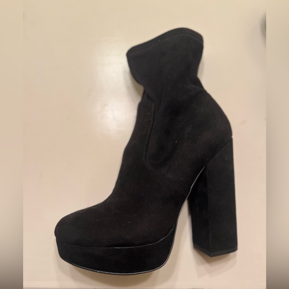 Steve Madden black booties NEW